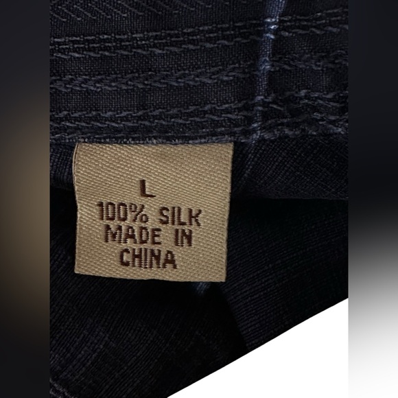 Tommy Bahama 100% Silk Button Down Short Sleeve Navy Blue Men’s Size Large Solid - Picture 7 of 7